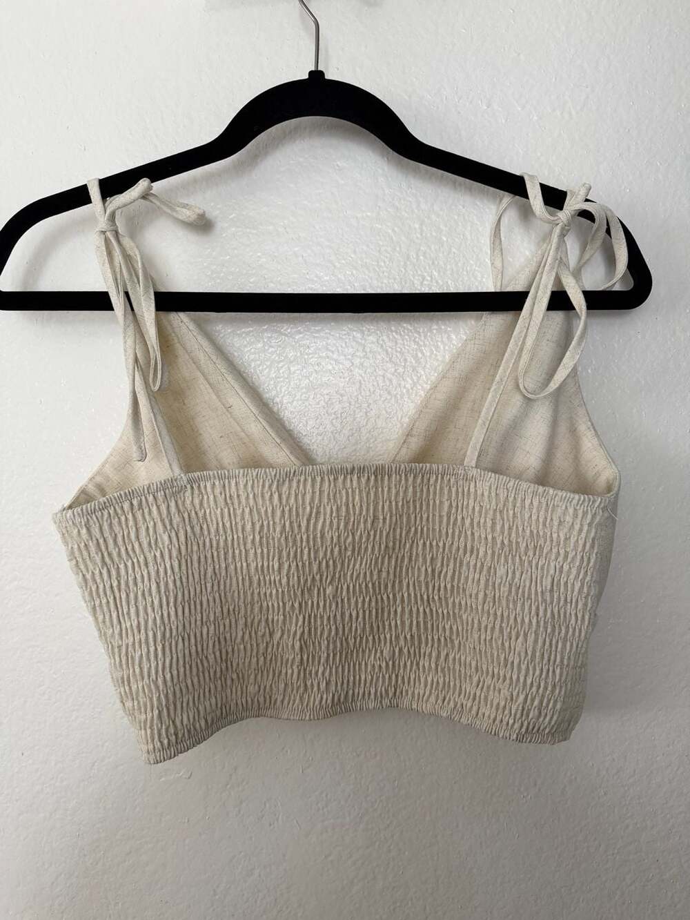 Franclia Solid Color Pleated Shoulder Knot Camisole Crop Top - Picture 3 of 4